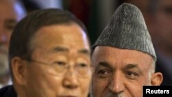 ولسمشر حامد کرزي او د ملګرو ملتونو عمومي منشي بانکي مون د کابل په کنفرانس کې 