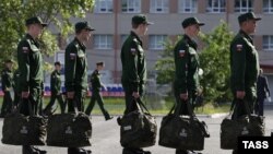 Российские призывники перед отправкой к местам прохождения военной службы из областного сборного пункта. Свердловская область, июнь 2023 года