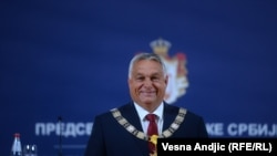 Premierul ungar Viktor Orban decorat de președintele Serbiei, Alexandr Vučić, Belgrad, 16 septembrie 2022.