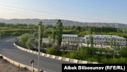 Uzbek border guards reportedly apprehended a local shepherd near the village of Kok-Tash. (file photo)