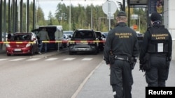 Cars line up to enter Finland from Russia at the Vaalimaa border crossing on September 22. 