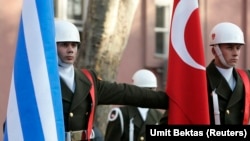 Илустрација, знамињата на Грција и Турција 