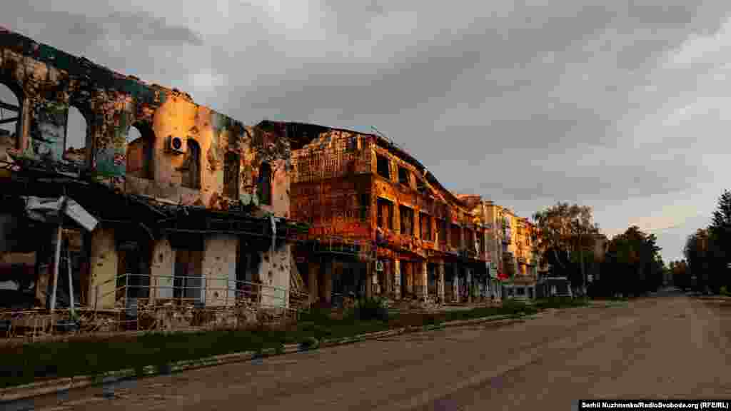 Victorious Ukrainian soldiers found the city quiet and heavily scarred. &nbsp;