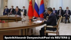 Кинескиот претседател Си Џинпинг и рускиот претседател Владимир Путин на состанок на маргините на самитот на Шангајската организација за соработка во Самарканд, Узбекистан