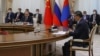 Лидер Китая Си Цзиньпин (справа на переднем плане) и президент России Владимир Путин (слева на переднем плане) на саммите Шанхайской организации сотрудничества в Самарканде, Узбекистан. 15 сентября 2022 года