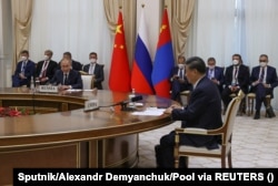 Chinese President Xi Jinping (front right) and Russian President Vladimir Putin (front left) attend a meeting on the sidelines of the Shanghai Cooperation Organization summit in Uzbekistan in September.