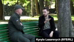 Mykola Roik, paramedic of the National Guard of Ukraine, during an interview with journalist Taras Levchenko