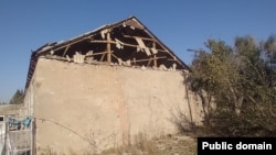 Пошкоджені ймовірно азербайджанським обстрілом будинки в селі Сотк Ґегаркунікської області, 13 вересня 2022 року