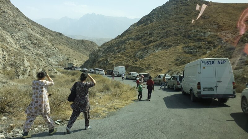 Баткенден эвакуация болгон миңден ашуун адам Бишкекке жана Чүйгө жайгаштырылды