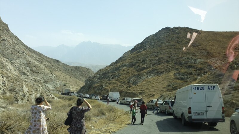 Триесет и шест загинати во судирите на границата меѓу Киргистан и Таџикистан