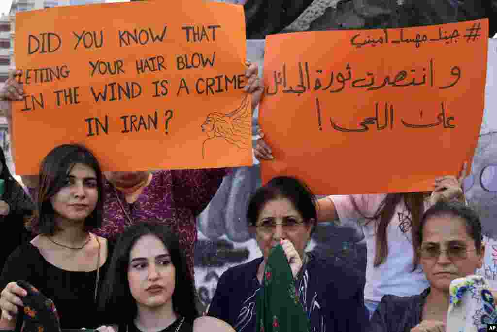 Kurdish women activists protest at Martyrs&#39; Square in downtown Beirut, Lebanon, on September 21.