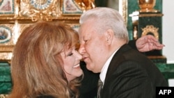Rusiyanın keçmiş prezidenti Boris Yeltsin və Alla Puqaçova