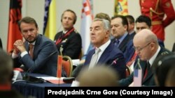 "Crna Gora je zabrinuta zbog bezbjednosnih izazova u EU koje mogu imati implikacije na Balkanu", naveo je Đukanović.