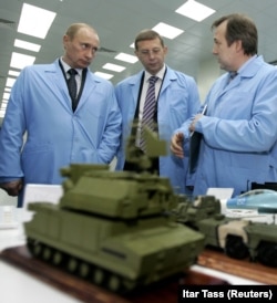 Владимир Путин и нынешний глава РАН Геннадий Красников (крайний справа), 2006 год
