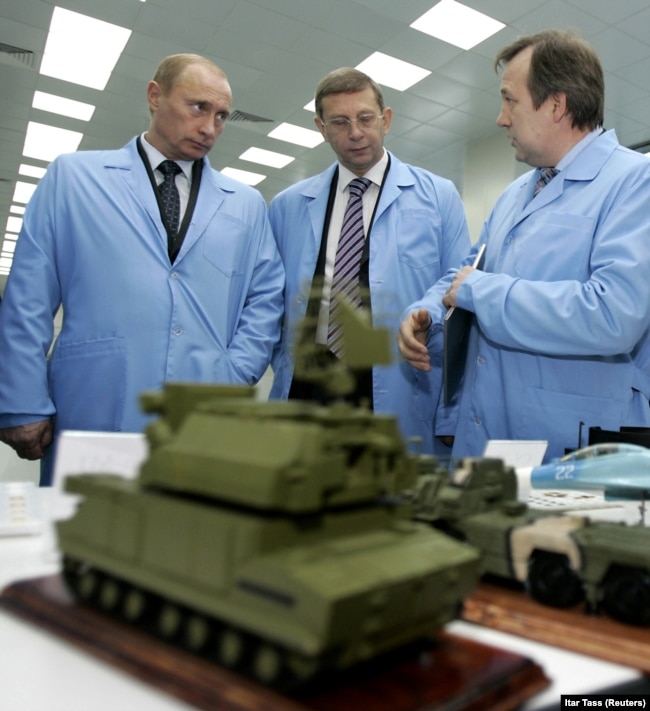 Владимир Путин и нынешний глава РАН Геннадий Красников (крайний справа), 2006 год