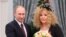 Vladimir Putin cu Alla Pugaciova în decembrie 2014, după anexarea Crimeei. 