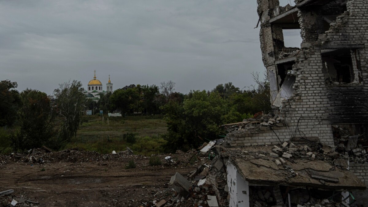 Російські війська вдарили з РСЗВ біля церкви у Куп’янську, поранено людину