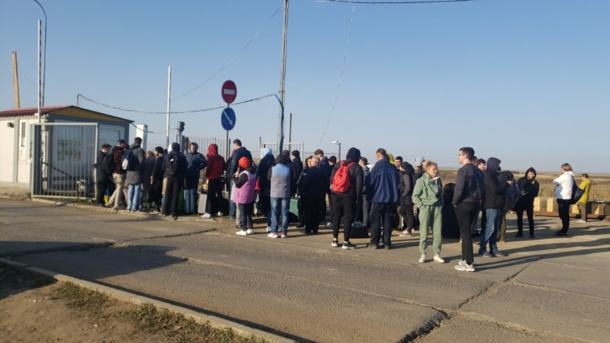 Не хочу убивать и быть убитым». После указа Путина в Казахстан хлынул поток  россиян