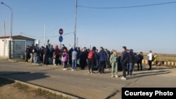 Россияне на контрольно-пропускном пункте на границе с Казахстаном. Иллюстративное фото