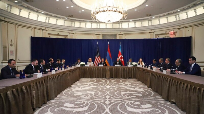 Шефовите на дипломатиите  на Ерменија и Азербејџан се сретнаа во Њујорк со Блинкен