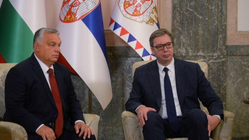 Vučić odlikuje Orbana u Beogradu