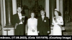 Prințul Filip, Elena Ceaușescu, Nicolae Ceaușescu și Regina Elisabeta a II-a în timpul banchetului de stat de la Palatul Buckingham. Soții Ceaușescu au efectuat o vizită în Marea Britanie între 13 și 16 iunie 1978. 