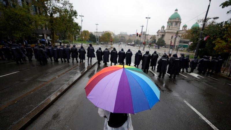 Ministar Vulin: Tokom protesta protiv Evroprajda privedeno 87 osoba