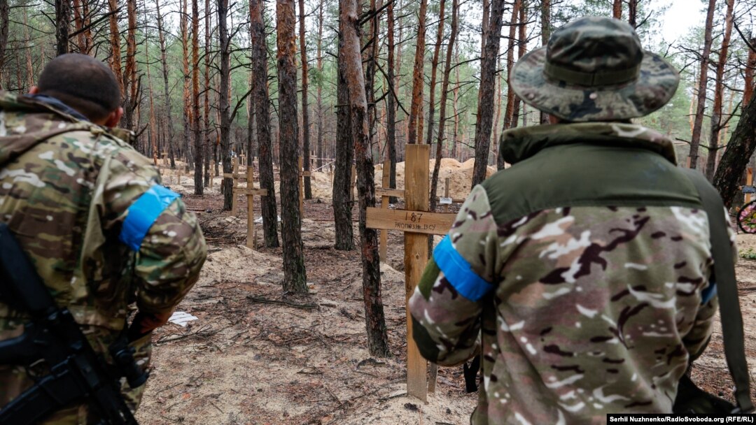 масовно гробница во близина на Изум, Украина, 15 септември 2022 година
