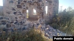 Ադրբեջանական հրթիռակոծության հետևանքով ավերված տուն Սոթք համայնքում