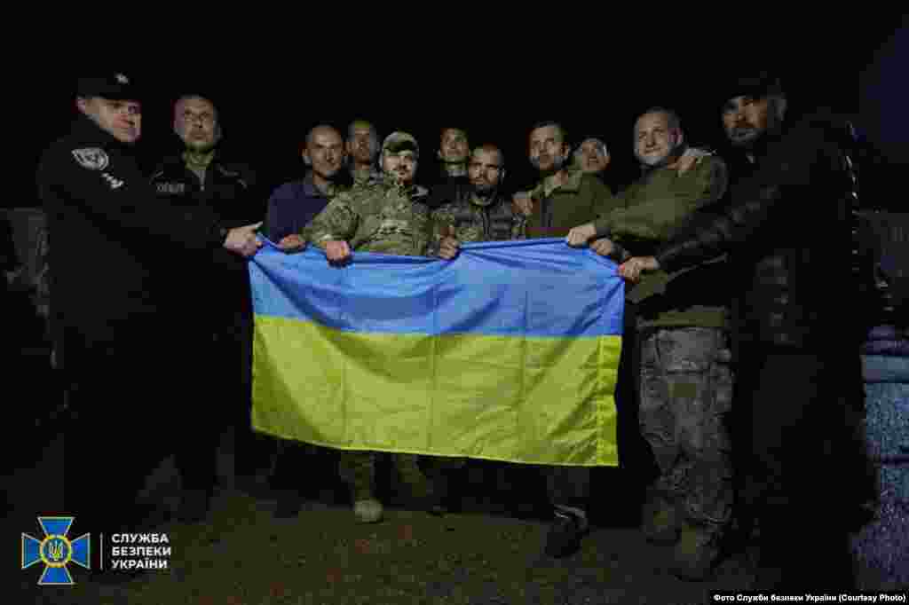 Украинские военные, освобожденные из российского плена в результате обмена пленными между Россией и Украиной 21 сентября 2022 года. Это не все фотографии освобожденных из плена украинских защитников, а те, кого мы успели идентифицировать