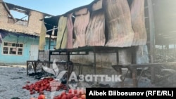 Сгоревший рынок в селе Арка Баткенской области. 