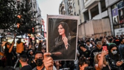 Гаргойл порно көру Жас үйдегі секс әдемі сағат