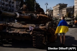 День независимости Украины, 24 августа 2022 года. Выставка разрушенной российской военной техники на площади