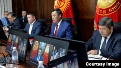 Kyrgyz President Sadyr Japarov (center) chairs a meeting of the Security Council in Bishkek on September 16.