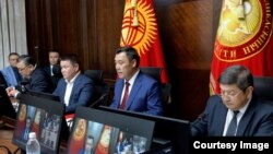 Predsjednik Kirgizije Sadir Japarov (u sredini) predsjedava sastankom Vijeća sigurnosti u Biškeku 16. septembra 2022.
