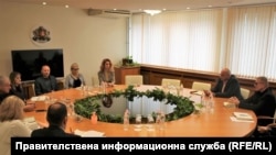Министрите на енергетиката Росен Христов и на околната среда Росица Карамфилова на среща с ръководствата на ТЕЦ "Брикел" и ТЕЦ "Марица 3". На срещата беше и Христо Ковачки (вдясно)