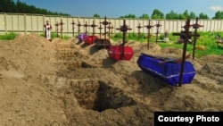 Похорон неідентифікованих тіл людей, знайдених після деокупації Бучі, серпень 2022 року