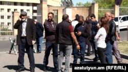 Armenia - Parents of soldiers missing in action protest outside the Defense Ministry, Yerevan, September 26, 2022 