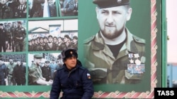 Новобранец осеннего призыва в военном комиссариате Чеченской республики перед отправкой к месту службы