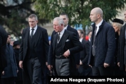 Regele Charles al III-lea a participat în 2017 la funeraliile Regelui Mihai I al României, apropiat al său, la Palatul Regal din Bucureşti.