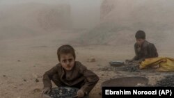 „Mit jelent az, hogy kívánság?” – Az afgán téglagyárak gyerekmunkásai