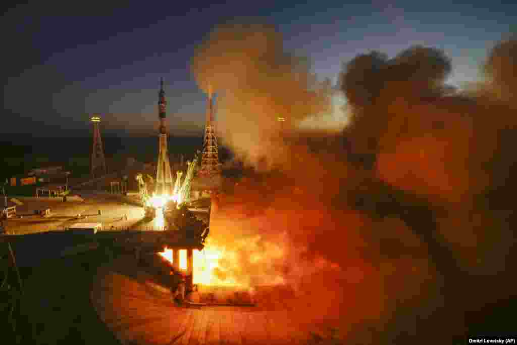 Përforcuesi i raketës Soyuz-2.1a me anijen kozmike Soyuz MS-22 që transporton një ekuipazh të ri në Stacionin Ndërkombëtar të Hapësirës shpërthen në Kozmodromin Baikonur të marrë me qira nga Rusia, në Kazakistan, më 21 shtator.
