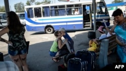 Жителі Донецька намагаються залишити місто на час бойових дій