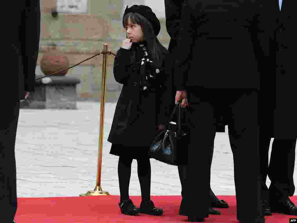 Унучка Леха Качыньскага Эва на пахавальнай цырымоніі ў Кракаве