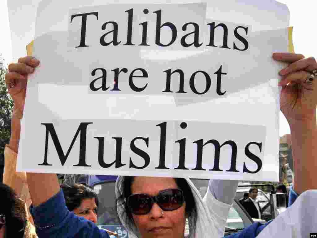 Pakistan - Protest za mir - Pakistanska vojska je odlučila da pokrene ofanzivu protiv talibanskih ekstremista. Mnogi su protestom iskazali svoje neslaganje sa radikalnim potezima Talibana u ovoj državi. 