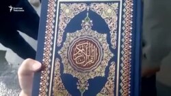 Куранды сатып алуу үчүн кезекке турган өзбекстандыктар