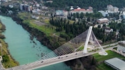 Crna Gora bi mogla da uđe u EU. Ali šta je sa njenim službenim jezikom?