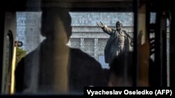 Bişkekdə Leninin heykəli