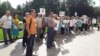 Zeci de simpatizanți ai opoziţiei de dreapta (PPDA, PAS şi PLDM) au protestat joi la Parlamentul de la Chişinău