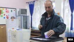 Гласање на претседателски и предвремените парламентарни избори 2014 на 27 април 2014